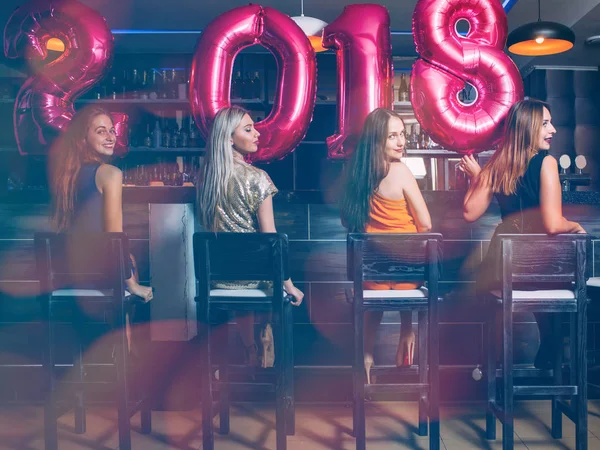 Yeni yıl kadın parti bar — Stok fotoğraf