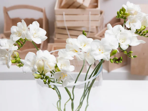 Cerca de hermoso ramo de orquídea blanca — Foto de Stock