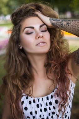 Kadın güzelliğinin portre. Zevk hissi