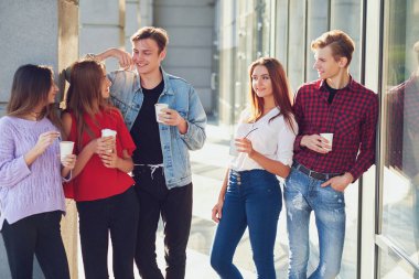 Kahve keyfi öğrencilerin sokağa dön.