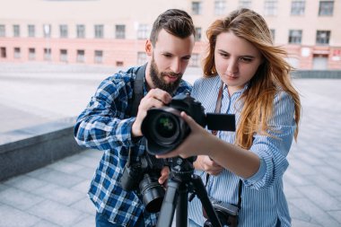 ekip çalışması sahne arkası fikirler kamera tartışma