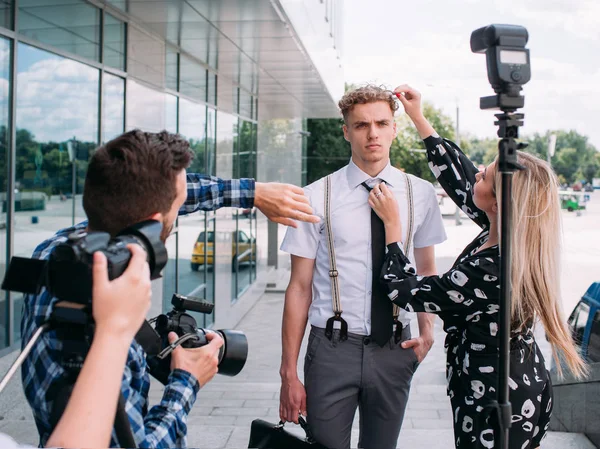 Fotógrafo direcciones ideas creativas sesión de fotos — Foto de Stock