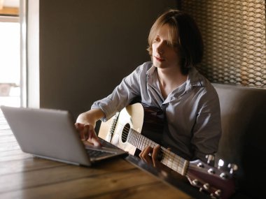 Online müzik okul oyun gitar dersleri