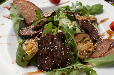 pişmiş et ızgara sebzeler sağlıklı gıda ile