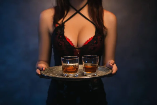 Sexy mujer alcohol abuso inmoral estilo de vida — Foto de Stock