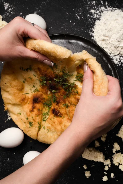 Nutritivo imeretian khachapuri degustación de alimentos — Foto de Stock