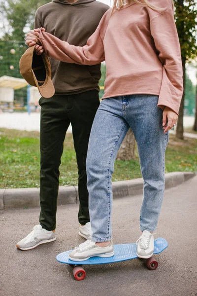 Onderwijs skateboarden actieve levensstijl vertrouwen — Stockfoto