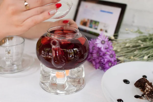 sağlıklı yaşam doğal meyve çay kavramı