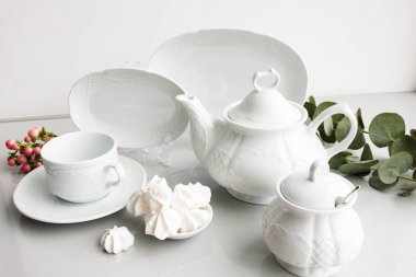 Beyaz lüks pahalı porselen çay seti