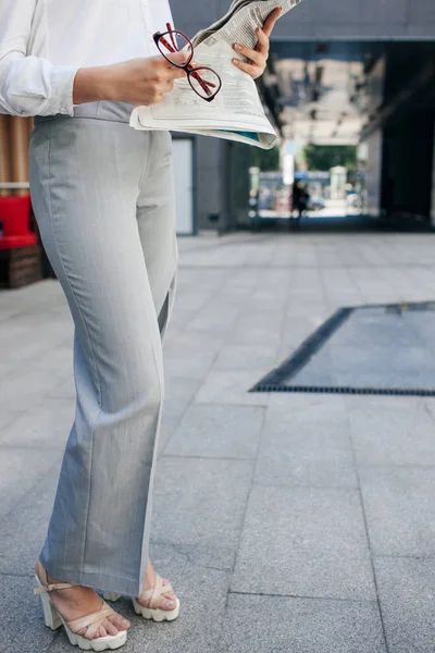 ビジネスの成功の女性の都市のファッションのライフ スタイル — ストック写真