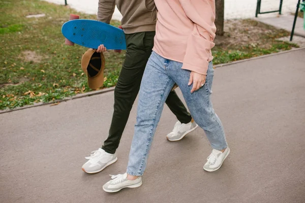 Hälsosam aktiv sport par skateboard hobby — Stockfoto