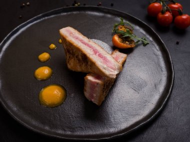 çiğ biftek dilimlerini Restoran gıda