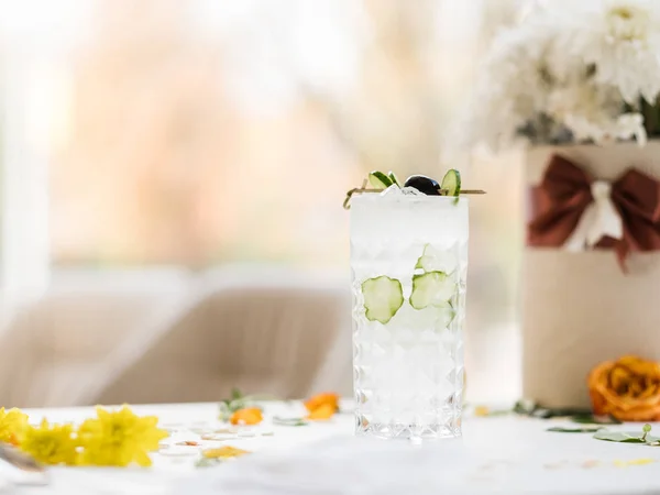 Refrescante bebida cocktail pepino saudável — Fotografia de Stock