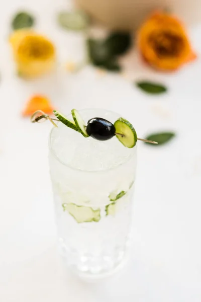 Bebida refrescante de pepino por la mañana —  Fotos de Stock