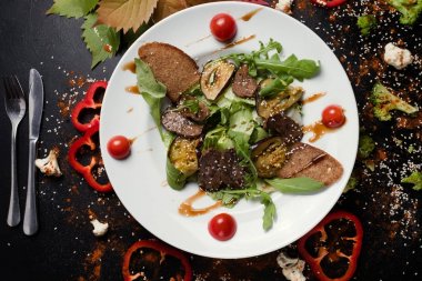 pişmiş et ızgara sebzeler sağlıklı gıda ile