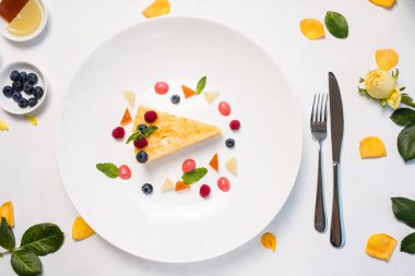 doğum günü lezzetli kek çilek