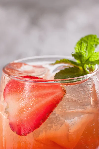 Healthy fresh summer strawberry cocktail concept — Stock Photo, Image