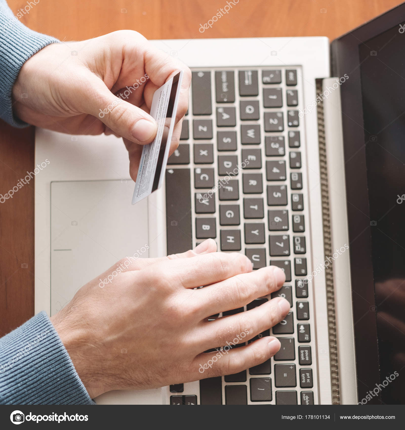 line banking Technologie Geld Kontrolle — Stockfoto Steuern Sie Ihre Money Konten von zu Hause aus — Foto von golubovystock