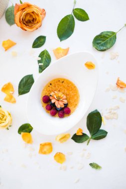 sabah lezzetli aperatif yiyecek granola yulaf ezmesi