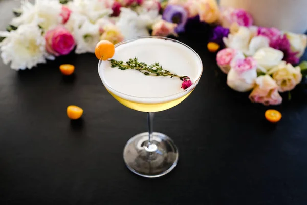 Ladies mimosa alcoholic cocktail recipe — Stock Photo, Image