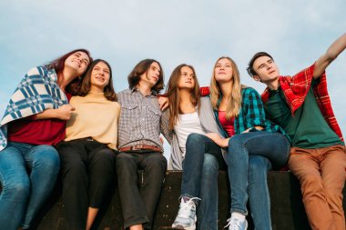 Grup insanlar çeşitlilik dostluk birlik topluluk