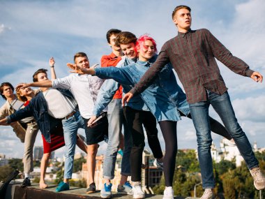 Arkadaş birlik rüya risk çatı eğlenceli genç çeşitli