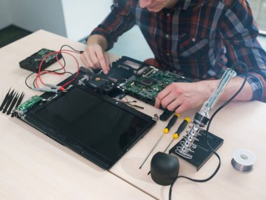 laptop maintenance troubleshooting repair service clipart
