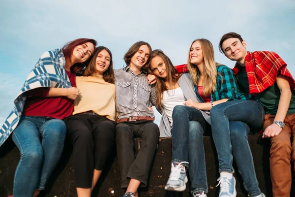 Grupo personas diversidad amistad libertad alegría — Foto de Stock