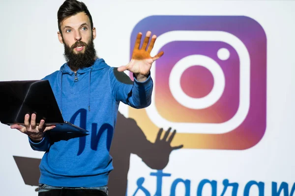 Instagram social network foto sharing online — Stok Foto