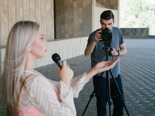 Reportage tv équipe nouvelles tournage presse télévisée — Photo