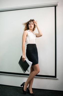 Office güzel kadın resmi giyim moda