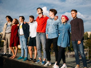 Grup farklı kişi birlik destek dostluk