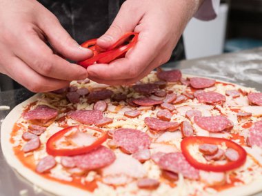 pizza pişirme kırmızı biber lezzetli yemek Ekle