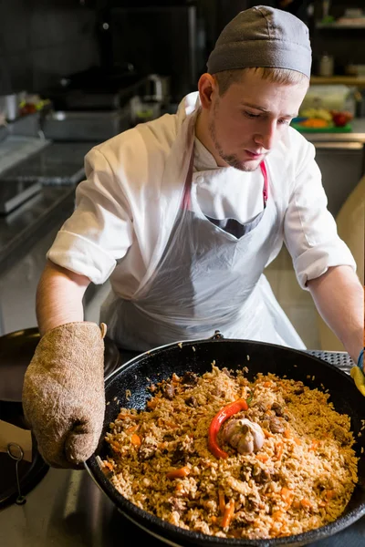 Chef cooking plov traditional uzbek rice meal — Stock Photo, Image