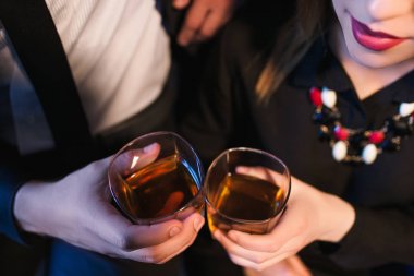 alkol içki çift tarihi ilişki seks