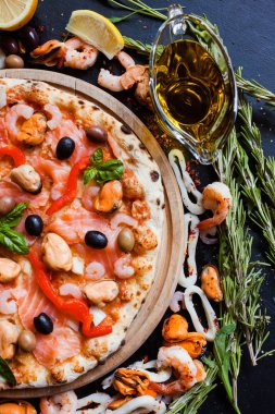 Akdeniz pizza deniz ürünleri zeytin yapımı tarifi