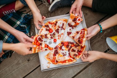 Pizza abur cubur sağlıklı yaşam tarzı ağırlık yemek