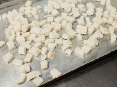 kurutulmuş tepsi kızarmış ekmek parçaları pişirme adet ekmek