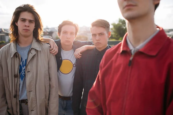 Hipster pandilla hombre amigos lealtad bff apoyo unidad — Foto de Stock