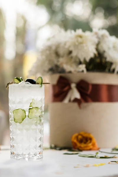 Refrescante bebida de pepino de manhã — Fotografia de Stock