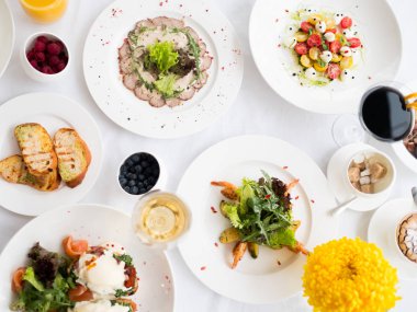 Restoran akşam yemeği menüsü sağlıklı beslenme denge
