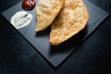 et mantı chebureki beyaz mutfak yağlı yiyecek