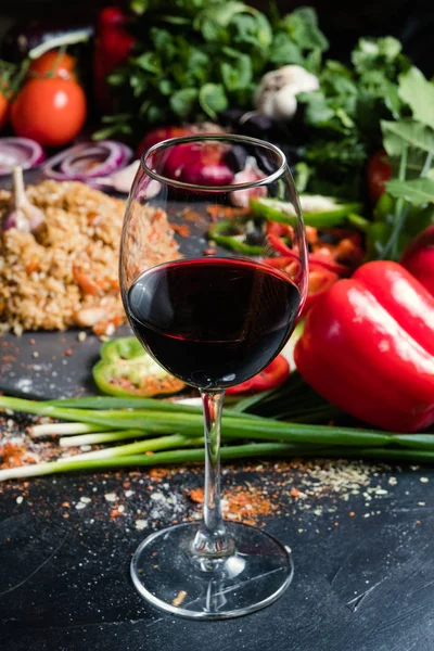 Kırmızı şarap Gürcü alkollü içecekler eşleştirme — Stok fotoğraf