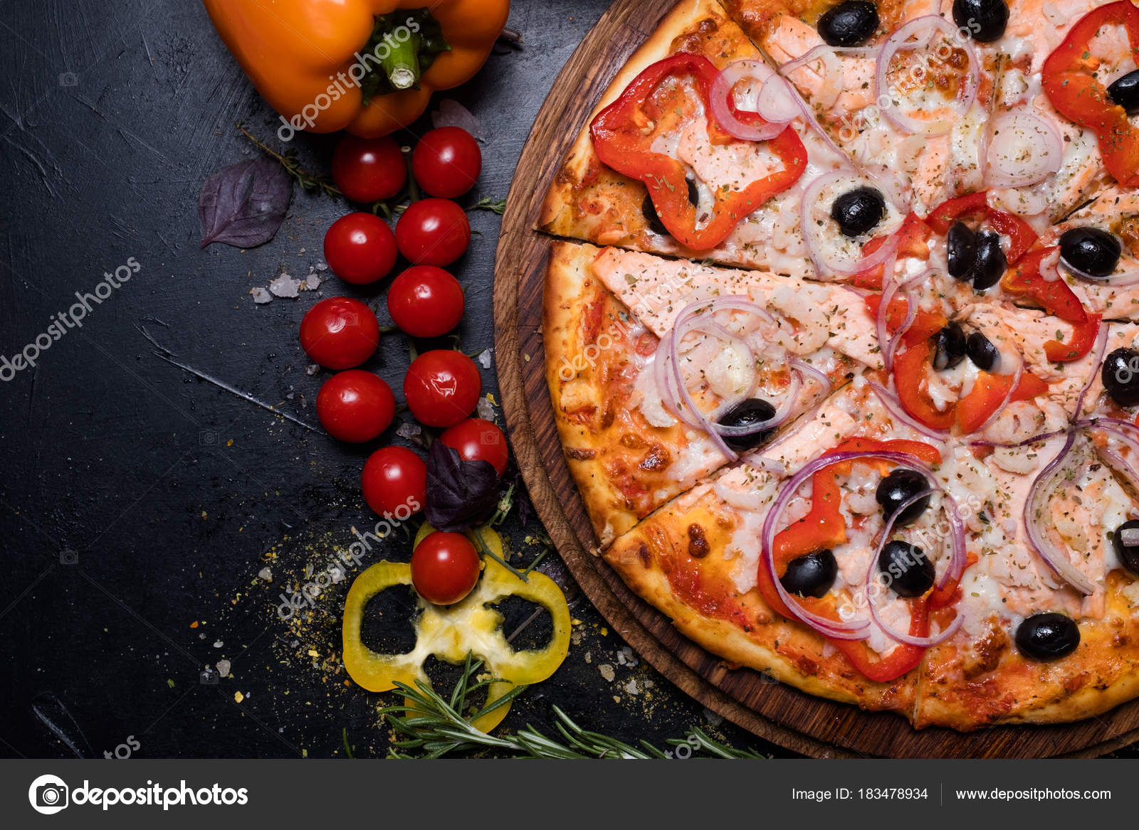 Pizza Rezept Bio-Zutaten italienische Küche — Stockfoto ... Pizza Rezept Bio-Zutaten italienische Küche — Stockfoto ...