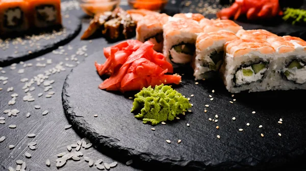 Sushi spezia zenzero wasabi giapponese cibo rotoli — Foto Stock