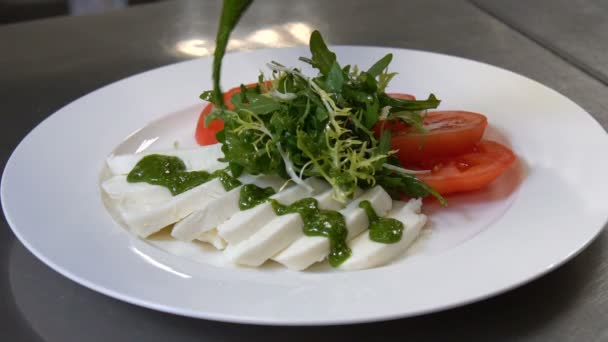 Comida restaurante comida saludable comida ensalada aderezo — Vídeos de Stock