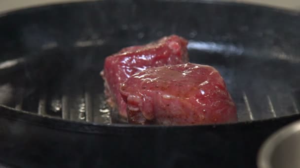 Cottura degli alimenti cottura farina preparazione carne frittura — Video Stock