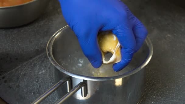 Comida cozinha restaurante refeição chef fervendo ravioli — Vídeo de Stock