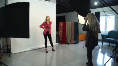 sahne arkası moda modeli fotoğrafçı yaşam tarzı