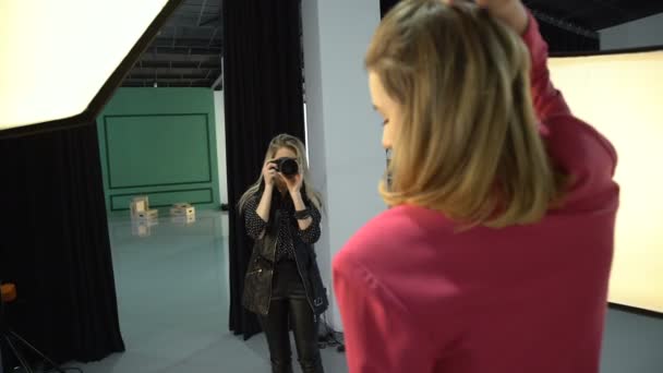 Coulisses photographie de mode espace de travail créatif — Video